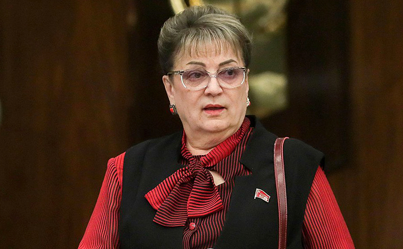 Депутат КПРФ призвала проверить факт невыплаты зарплаты саратовским учителям