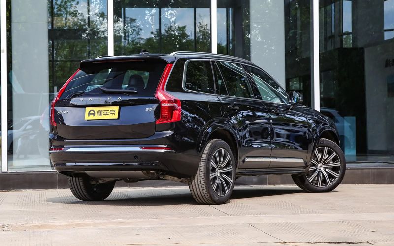 Дилеры привезли в Россию новый Volvo XC90. Сколько он стоит