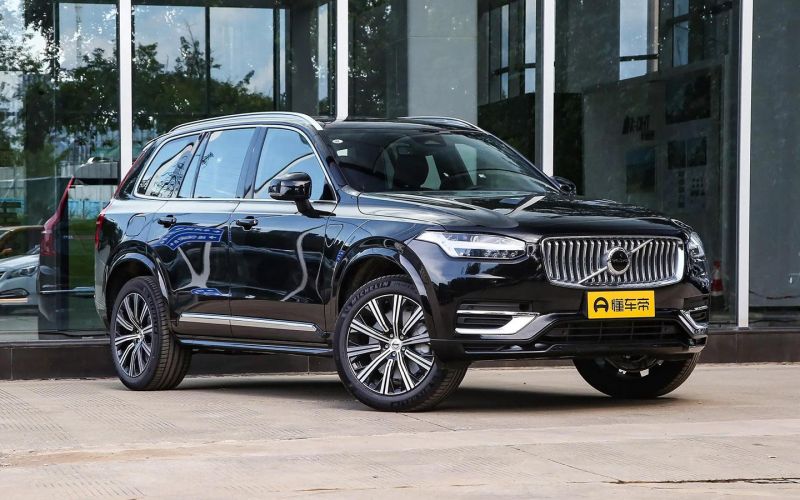 Дилеры привезли в Россию новый Volvo XC90. Сколько он стоит