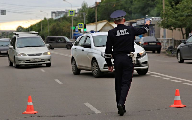 Аптечки, ABS и регистраторы. В ГИБДД ответили на все вопросы о штрафах